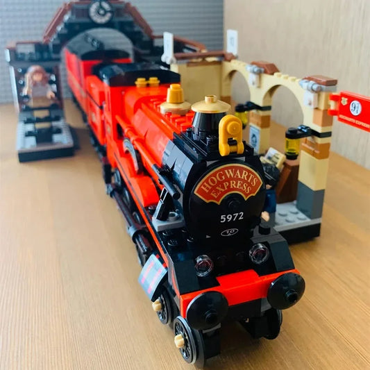 Magic Movie Express Train 801 Pieces Compatible With 75955
